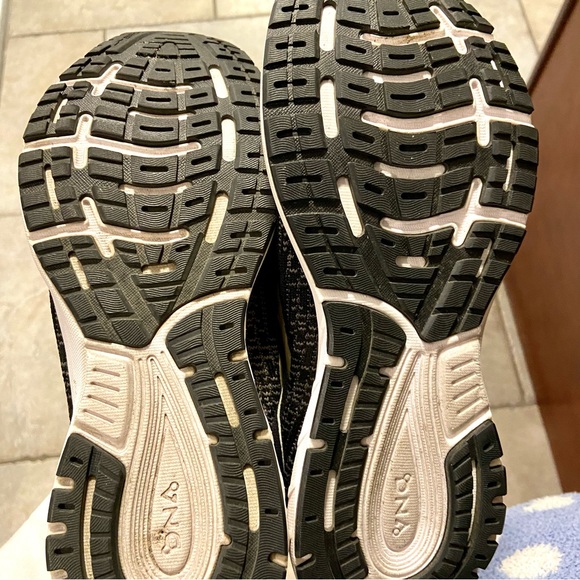 Brooks Running Shoes Revel 3 Black BioMoGo DNA Lace-up Woman like New - Picture 7 of 11